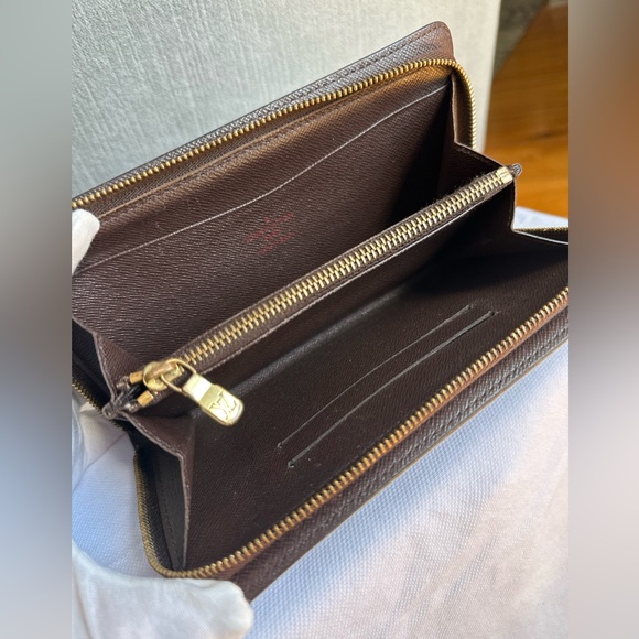 Louis Vuitton Damier Ebene Zippy Wallet - Picture 8 of 15